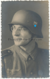 Stahlhelm Portrait Soldat der Wehrmacht mit M 40 Helm