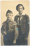 Portrait Hitlerjunge mit Schwalbennestern und Gebietsdreieck Süd Franken und BDM Mädchen Gebietsdreieck Süd Hochwald auf der Kletterjacke