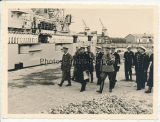 Der Führer Adolf Hitler und Kapitän vom Linienschiff Schleswig Holstein Gustav Kleikamp an der Westerplatte in Danzig 1939