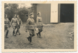 Ritterkreuzträger des Heeres - General mit Stabsoffizieren im Osten