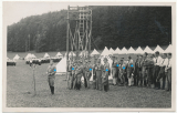 Reichsjugendführer Baldur von Schirach spricht vor BDM Mädchen und Hitlerjungen in einem Zeltlager