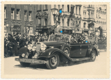 Der Führer Adolf Hitler im Mercedes Benz PKW in Eberswalde