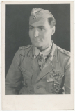 Portrait Eichenlaubträger Hauptmann Erwin Fischer Staffelkapitän der 1. Staffel der Fernaufklärungsgruppe 121 in Afrika Korps Uniform der Luftwaffe