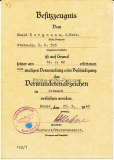 Dokumentengruppe Infanterie Regiment 503 Urkunde Eiserne Kreuz II. Klasse mit Unterschrift von Ritterkreuzträger Theodor Freiherr von Wrede Kommandeur der 290. ID Besitzzeugnis Verwundetenabzeichen in Schwarz und Urkunde Medaille Winterschlacht im Osten