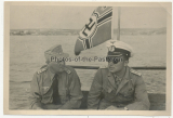 Ritterkreuzträger der Kriegsmarine - U Boot Kommandant mit Offizier der Artillerie in Tropenuniform