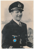 Ritterkreuzträger der Kriegsmarine - Portrait U Boot Kommandant mit Ritterkreuz und dem deutschen Kreuz in Gold